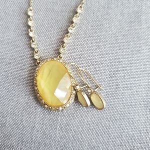 AVON Vintage Opalesque Medallian Gift Set